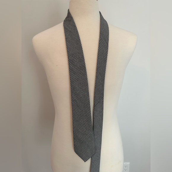 Ties Dot Com 2.5” Wide Houndstooth Tie - Picture 1 of 1